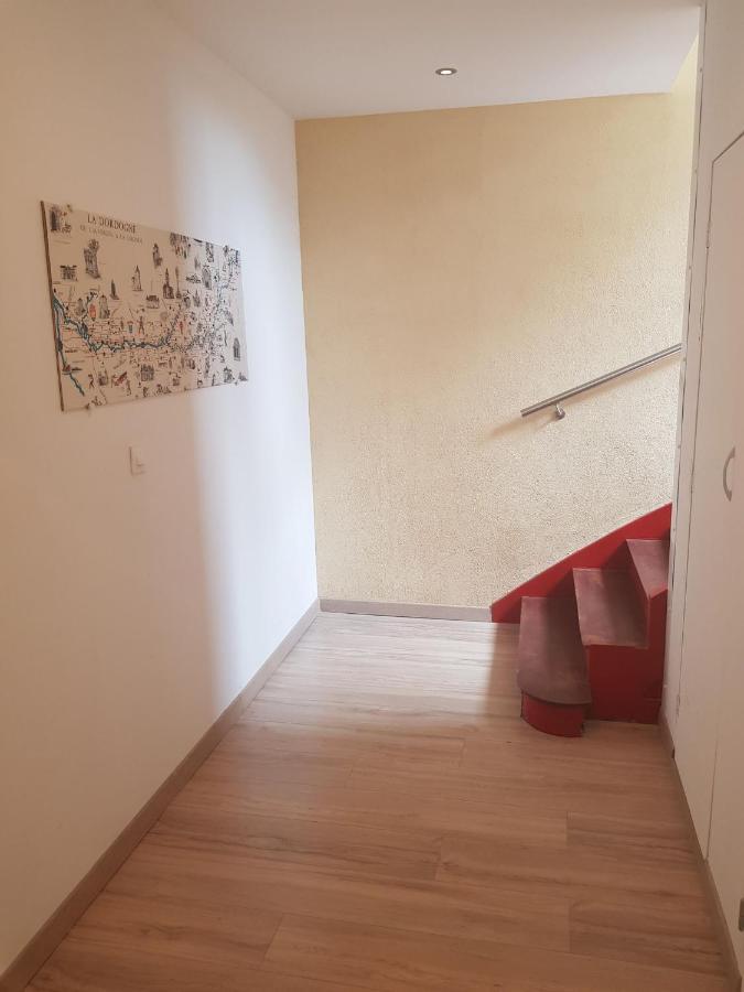 09 - Joli Studio Avec 2 Lits, Logement Tout Equipe Pour 1, 2 Ou 3 Personnes Maximum, Vue Sur Parc Arbore, Parking Privatif Gratuit, Grand Fourgon Possible, Tout Le Linge De Maison Est Fourni Razac-sur-lʼIsle Exterior foto