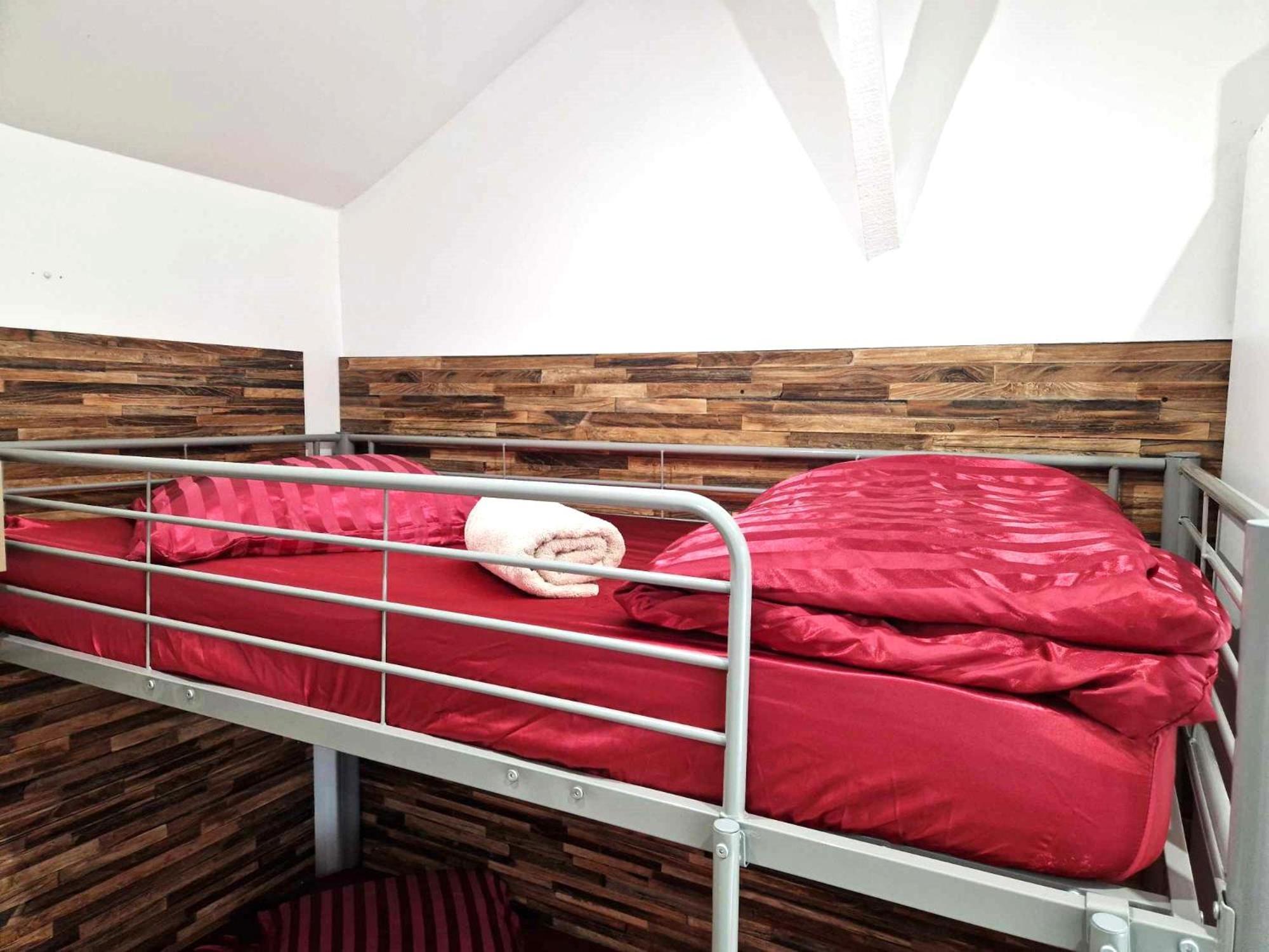 09 - Joli Studio Avec 2 Lits, Logement Tout Equipe Pour 1, 2 Ou 3 Personnes Maximum, Vue Sur Parc Arbore, Parking Privatif Gratuit, Grand Fourgon Possible, Tout Le Linge De Maison Est Fourni Razac-sur-lʼIsle Exterior foto