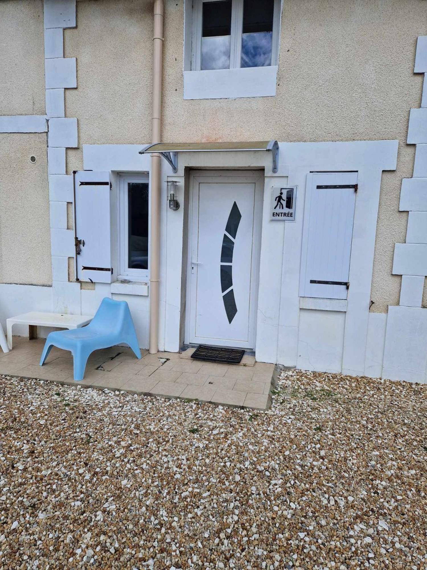 09 - Joli Studio Avec 2 Lits, Logement Tout Equipe Pour 1, 2 Ou 3 Personnes Maximum, Vue Sur Parc Arbore, Parking Privatif Gratuit, Grand Fourgon Possible, Tout Le Linge De Maison Est Fourni Razac-sur-lʼIsle Exterior foto